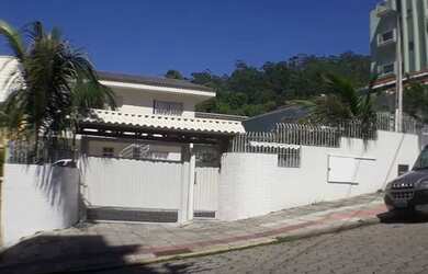 Imagem: O apartamento possui 1 Dormitório, 1 Banheiro, 27m² de Área