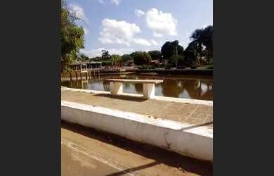 Imagem: A casa possui 3 Dormitórios e 1 Banheiro e está localizado