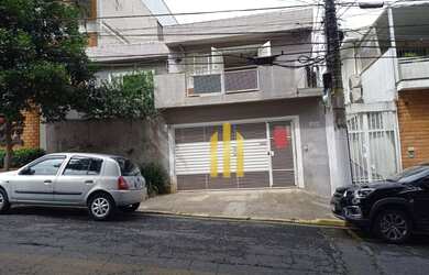 Imagem: A casa possui 4 Dormitórios, 3 Banheiros, 2 Vagas na garagem