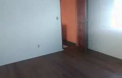 Imagem: A casa possui 3 Dormitórios, 2 Banheiros, 1 Vaga na garagem