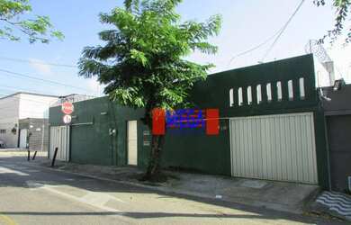 Imagem: A casa possui 4 Dormitórios, 4 Banheiros, 3 Vagas na garagem