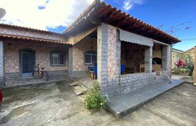 Imagem: A casa possui 2 Dormitórios, 2 Banheiros, 5 Vagas na garagem