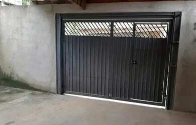 Imagem: A casa possui 2 Dormitórios, 1 Banheiro, 1 Vaga na garagem