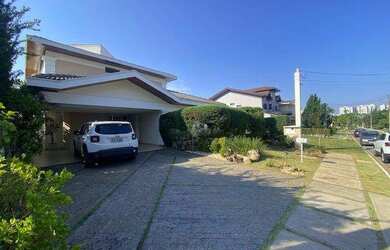 Imagem: A casa em condomínio possui 5 Dormitórios, 3 Banheiros, 5