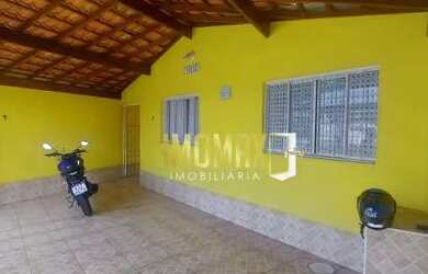 Imagem: A casa possui 2 Dormitórios, 2 Banheiros, 2 Vagas na garagem