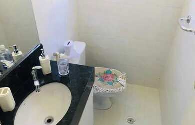 Imagem: A casa possui 3 Dormitórios, 3 Banheiros, 5 Vagas na garagem