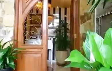 Imagem: A casa possui 4 Dormitórios, 5 Banheiros, 2 Vagas na garagem