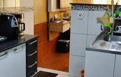 Imagem: A casa possui 2 Dormitórios, 1 Banheiro e está localizado