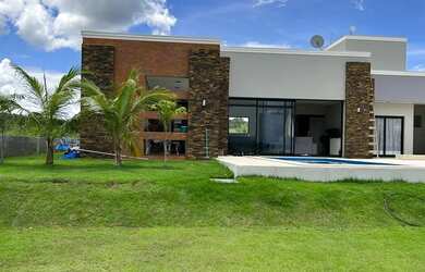 Imagem: A casa em condomínio possui 3 Dormitórios, 3 Banheiros, 5