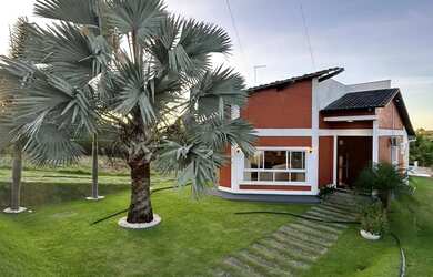 Imagem: A casa em condomínio possui 4 Dormitórios, 5 Banheiros, 4