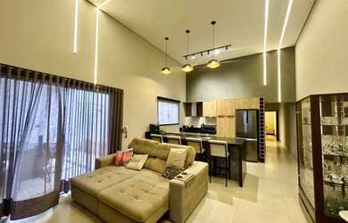 Imagem: A casa possui 2 Dormitórios, 2 Banheiros, 2 Vagas na garagem