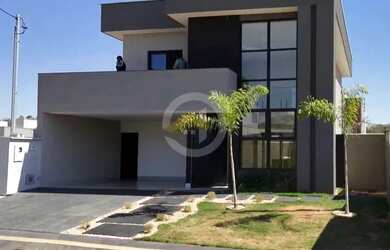 Imagem: A casa possui 4 Dormitórios, 5 Banheiros, 2 Vagas na garagem