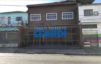 Imagem: O depósito possui 5 Vagas na garagem, 856m² de Área e está