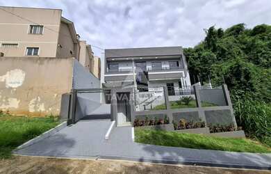 Imagem: A casa possui 3 Dormitórios, 1 Banheiro, 4 Vagas na garagem