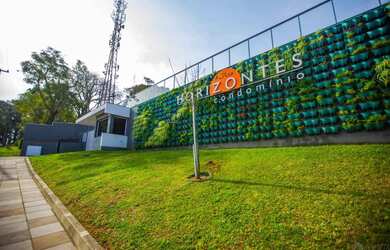 Imagem: O terreno possui 359m² de Área, Imóvel novo e está localizado