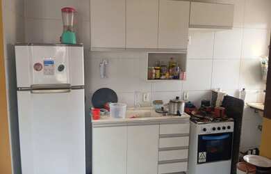 Imagem: O apartamento possui 2 Dormitórios, 1 Banheiro, 1 Vaga na garagem