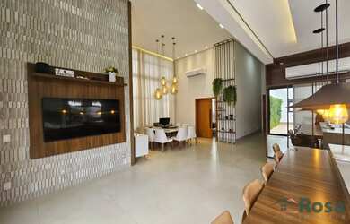 Imagem: A casa possui 3 Dormitórios, 5 Banheiros, 4 Vagas na garagem