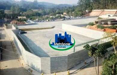 Imagem: O terreno possui 5.500m² de Área e está localizado em Jardim