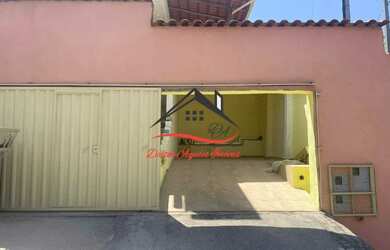 Imagem: A casa possui 2 Dormitórios, 1 Banheiro, 2 Vagas na garagem