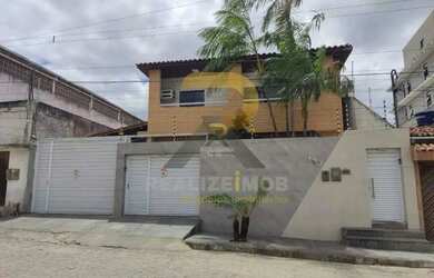 Imagem: A casa possui 5 Dormitórios, 5 Banheiros, 5 Vagas na garagem