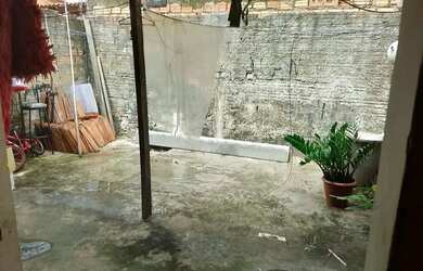 Imagem: A casa possui 2 Dormitórios, 1 Banheiro, 1 Vaga na garagem