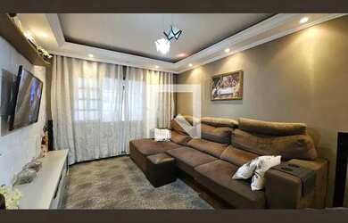 Imagem: A casa possui 3 Dormitórios, 4 Banheiros, 2 Vagas na garagem