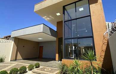 Imagem: A casa possui 3 Dormitórios, 5 Banheiros, 4 Vagas na garagem