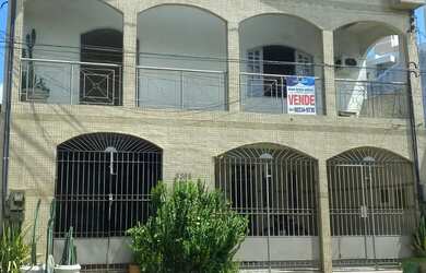 Imagem: A casa possui 4 Dormitórios, 4 Banheiros, 2 Vagas na garagem