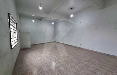 Imagem 7: Salão comercial com 1 banheiro, porta de aço e 1 vaga de garagem