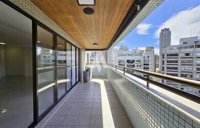 Imagem: O apartamento possui 4 Dormitórios, 5 Banheiros, 3 Vagas na