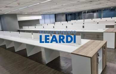 Imagem: O depósito possui 5 Vagas na garagem e 1500m² de Área e está