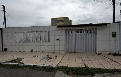Imagem: A casa possui 3 Dormitórios, 4 Banheiros, 2 Vagas na garagem