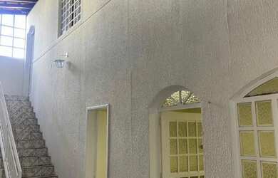 Imagem: A casa possui 5 Dormitórios, 5 Banheiros, 5 Vagas na garagem