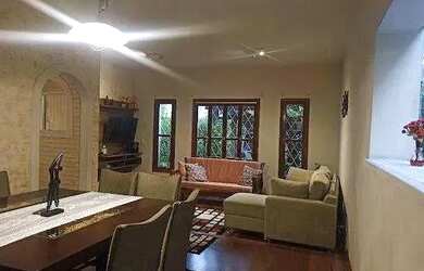 Imagem: A casa possui 4 Dormitórios, 4 Banheiros, 4 Vagas na garagem