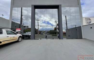 Imagem: O depósito possui 5 Vagas na garagem, 273m² de Área e está