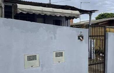 Imagem: A casa possui 2 Dormitórios, 1 Banheiro, 1 Vaga na garagem