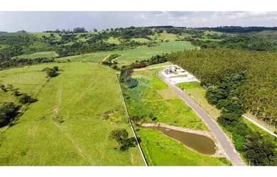 Imagem: O terreno possui 500m² de Área e está localizado em Ferraz