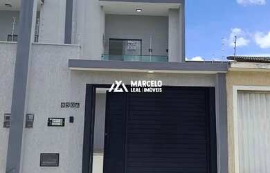 Imagem: A casa possui 3 Dormitórios, 2 Banheiros, 1 Vaga na garagem