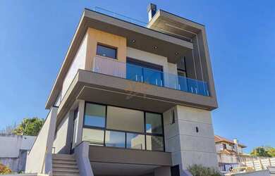 Imagem: A casa em condomínio possui 4 Dormitórios, 5 Banheiros, 4