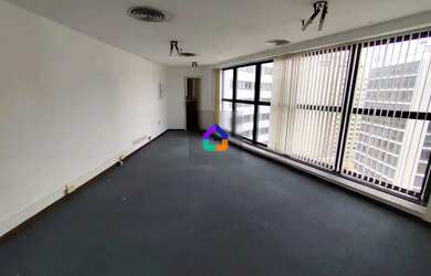 Imagem: O depósito possui 1 Vaga na garagem, 32m² de Área e está