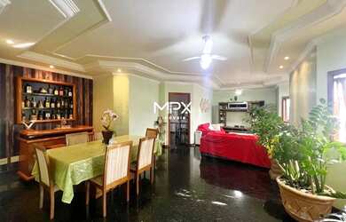 Imagem: A casa possui 3 Dormitórios, 3 Banheiros, 2 Vagas na garagem