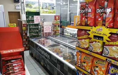 Imagem: O depósito possui 5 Vagas na garagem e está localizado em