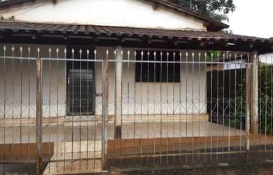 Imagem: A casa possui 2 Dormitórios, 1 Banheiro, 1 Vaga na garagem