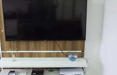 Imagem: O apartamento possui 2 Dormitórios, 1 Banheiro, 1 Vaga na garagem