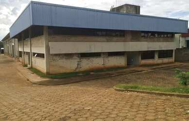 Imagem: O depósito possui 5 Vagas na garagem, 3.200m² de Área e