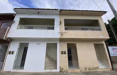 Imagem: A casa possui 2 Dormitórios, 1 Banheiro e está localizado