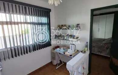 Imagem: A casa possui 3 Dormitórios, 4 Banheiros, 2 Vagas na garagem