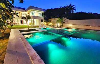 Imagem: A casa em condomínio possui 5 Dormitórios, 5 Banheiros, 5