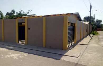 Imagem: A casa possui 2 Dormitórios, 1 Banheiro, 2 Vagas na garagem