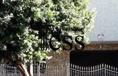 Imagem: A casa possui 3 Dormitórios, 3 Banheiros, 2 Vagas na garagem